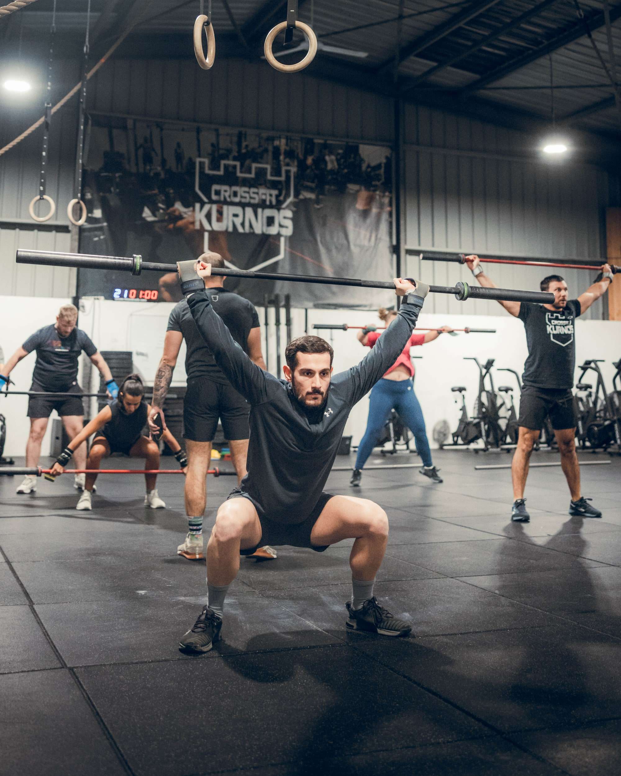 Mouvement collectif avec des barres dans la box Kurnos